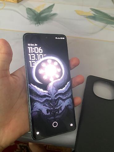 Смартфон Redmi (серия Note 15) в зеленом цвете корпуса. Ключевые