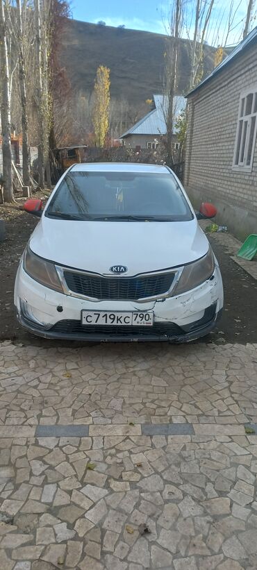 Kia: Kia Rio: 2014 г., 1.4 л, Механика, Бензин, Хэтчбэк