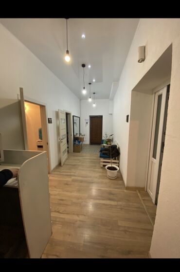 Офисы: Продаю Офис 200 м², С ремонтом, Без мебели, Многоэтажное здание, Цокольный этаж этаж — 3