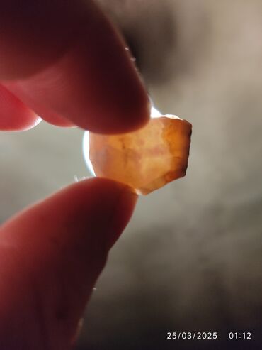 Qiymətli daşlar: Kəhrəba, Ünvandan götürmə — 3