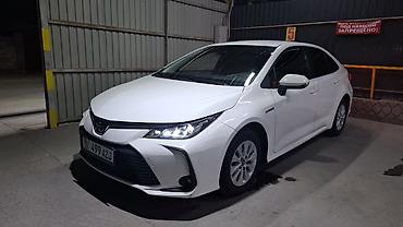 Toyota: Toyota Corolla: 2022 г., 1.8 л, Вариатор, Гибрид, Седан — 2