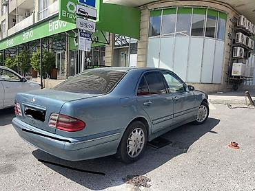 w210 panel: Mercedes-Benz E-Class (W210) sedan - Gövdə: 4 qapılı sedan, açıq mavi — 2