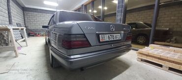 Mercedes-Benz: Mercedes-Benz E-Class: 1993 г., 2 л, Механика, Бензин, Седан