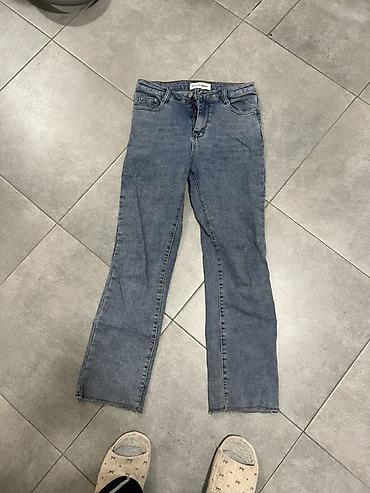 брюки джинсы женские: Продаю Женские Б/У Джинсы по 300 сом пара, шорты 150 Все вместе отдам — 4