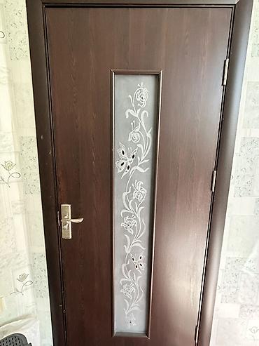 plintuslar: Daxili otaq qapısı – şüşə vitrajlı - Material: tünd qəhvəyi rəngli — 2
