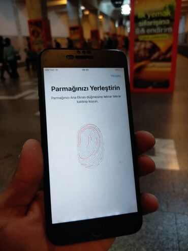 Apple iPhone: IPhone 7 Plus, 128 GB, Qara, Barmaq izi, Simsiz şarj, Sənədlərlə