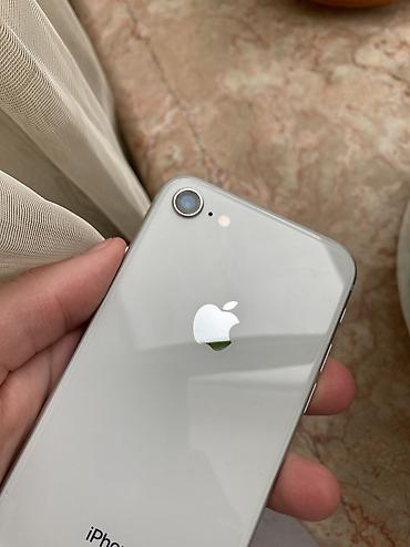 Apple iPhone: IPhone 8, Б/у, 64 ГБ, Серебристый, Зарядное устройство, 82 % — 3