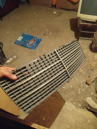 Oblisovkalar, barmaqlıqlar: Qabaq radiator barmaqlığı, adətən avtomobilin ön hissəsində yerləşir