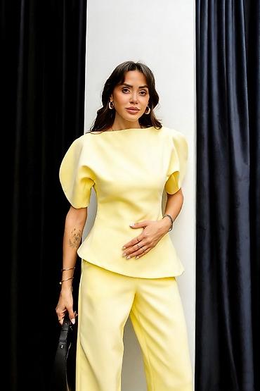 Kompleti: ✅Ženski dvodelni komplet – elegantna bluza i pantalone ✅3000 din S M — 6