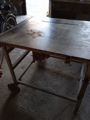 Testere: Stona kružna testera sa metalnim postoljem i radnom površinom. Pogodna — 4
