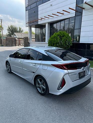 Toyota: Toyota Prius: 2017 г., 1.8 л, Гибрид, Хэтчбэк — 3