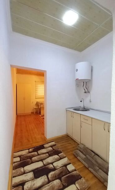 8 ci mikrorayon satilan evler: Бина 1 комната, 30 м², Нет кредита, Свежий ремонт