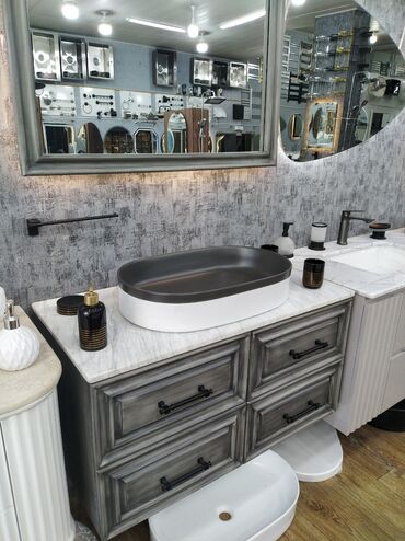 hamam qaplari: Oval formalı, boz rəngli, ağ keramika əlavəli lavabo. Dolablı və dörd