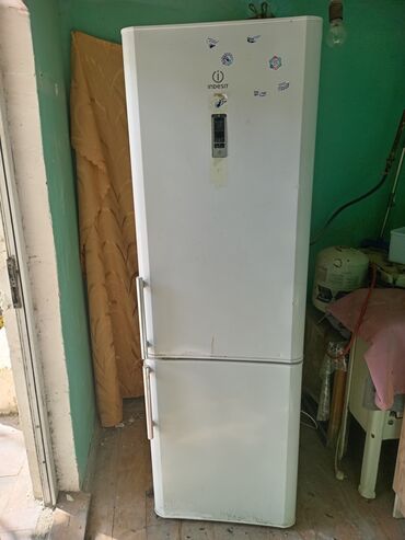 Elektronika: İşlənmiş 2 qapılı Indesit Soyuducu Satılır, rəng - Ağ