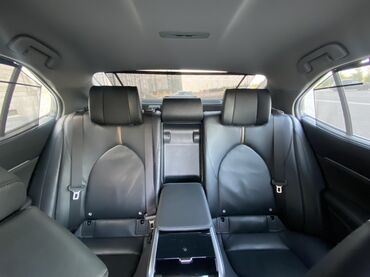 Toyota: Toyota Camry: 2.5 l | 2019 il Sedan — 12