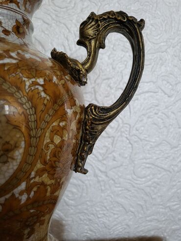 Ostali kućni dekor: Vaza nova iz 50ih god. porcelan,neka vrsta legure. rucni rad — 7