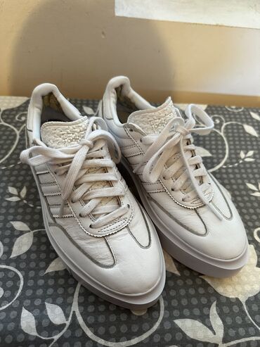 cizme na pertlanje: Adidas, 37, color - White