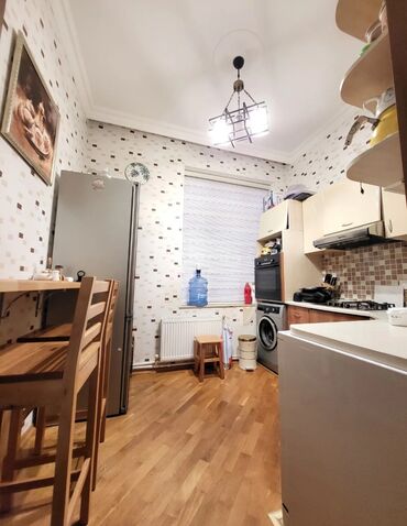 Uzunmüddətli kirayə mənzillər: Mənzil Elmlər Akademiyasi. metrosuna yaxın ərazidə yerləşir.Piyada 3-4 — 8