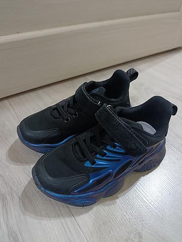 nike tech: Продаю кроссовки для девочки б/у носили мало размер 28 на 4-5 лет — 2