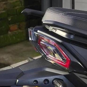 Ostali motocikli i skuteri: Sportski skuter 300 cm³ – moderni maxi dizajn - Agregat — 21