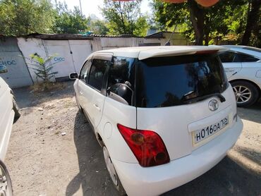 рынок подержанных автомобилей в германии: Toyota ist: 2004 г., 1.4 л, Бензин