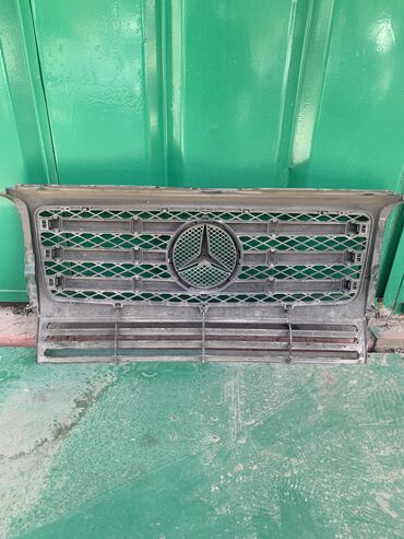 Решетки, облицовки: Решетка радиатора Mercedes-Benz Б/у, Аналог