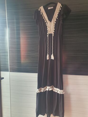 crna haljina a kroja: L (EU 40), XL (EU 42), bоја - Crna, Koktel, klub, Kratkih rukava