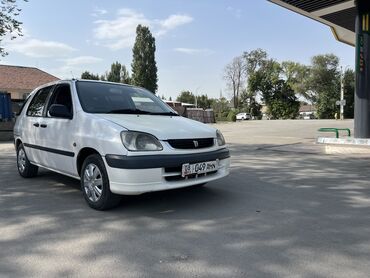 авто рынак бишкек: Белый городской хэтчбек Toyota Raum. Этот пятидверный автомобиль с