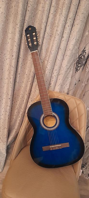 gitara satilir: Mavi klassik gitara - Korpus: tam ölçülü klassik (nylon simlər üçün) — 1