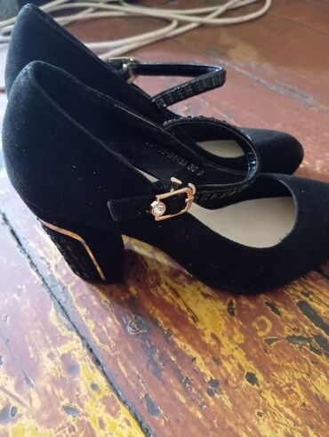 женская зимняя обувь бишкек: Туфли 36.5, цвет - Черный