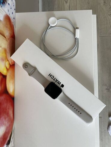 Kasalar: Apple watch se 2 44m. Orijinaldir ve ideal veziyyetde. Hec bir