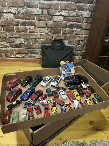 uşaq oyuncagi: Hamısı birlikdə barter edirəm və satıram 1:18 modellə qırıq söküy