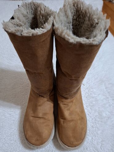 Ugg čizme: Ugg čizme, Zara, Veličina - 34 na lalafo.rs — 6 Ugg čizme: Ugg čizme, Zara, Veličina - 34 — 6