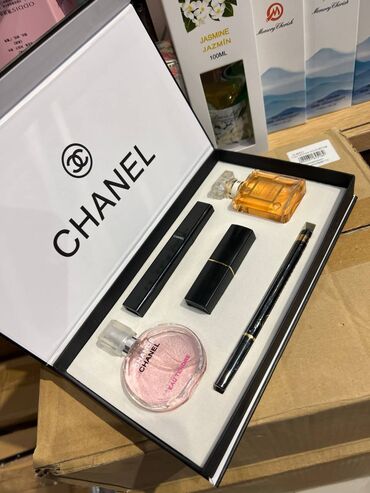 косметика за все: ПОДАРОЧНЫЙ НАБОР CHANEL
Духи, тушь, помада, карандашом