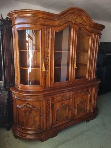 Stilske vitrine: Prelepa vitrina. Visina 230 cm Duzina 220 cm Dubina 55 cm na lalafo.rs — 2 Stilske vitrine: Prelepa vitrina. Visina 230 cm Duzina 220 cm Dubina 55 cm — 2