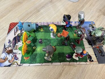 Игрушки: Игровой набор по мотивам Plants vs. Zombies 3 комплекта все фигурки — 17