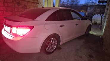 Chevrolet: Chevrolet Cruze: 1.6 l | 2010 il 260000 km Sedan — 3