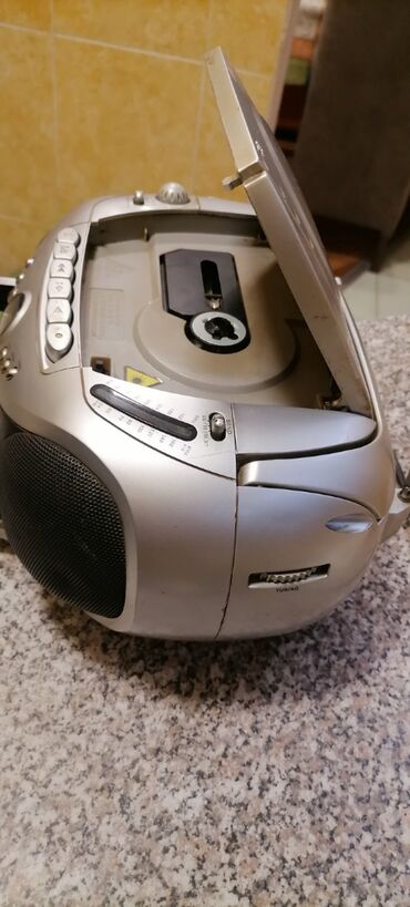 Pojačala i prijemnici: Radio Weg sa ispravnim USB a CD neznam. Lepo radi
 Mirjevo — 5