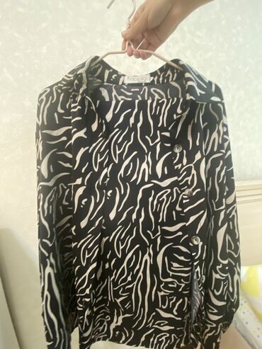 пальто рубашка: Брючной костюм 500сом Пальто 500сом Куртка Армани 700сом куртка