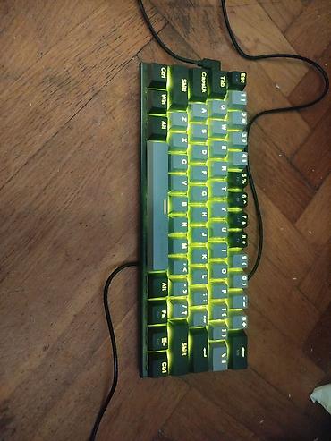 lil uredjaj: Mala E-YOOSO Z11 tastatura.
Ispravna — 4