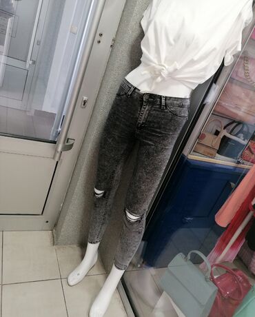 Farmerke: Predivne sive farmerice Na kolenima pocepan model Vel 26 sa puno na lalafo.rs — 6 Farmerke: Predivne sive farmerice Na kolenima pocepan model Vel 26 sa puno — 6