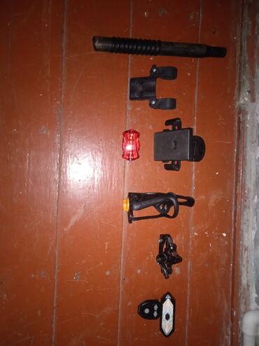аксессуары и запчасти к велосипедам: Velosiped aksesuarları dəsti Tərkib: - LED arxa işıq (qırmızı) – bir