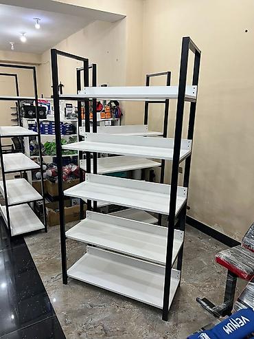 dukan ucun vitrin polkalar: Mağaza üçün metal rəf sistemi - Konstruksiya: Qara metal karkas, ağ — 3
