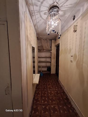merkezde: Şəxsi mənzilimdir. Universitetin yanında, mərkəzdə yerləşir. Mənzil — 1