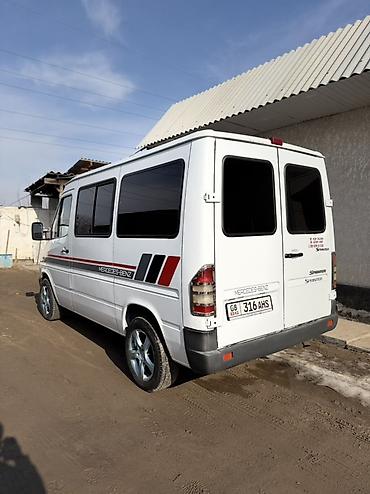 Легкий грузовой транспорт: Легкий грузовик, Mercedes-Benz — 4