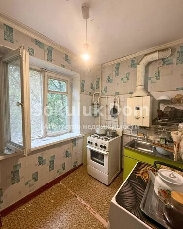 продажа квартир в бишкеке в рассрочку: 3 бөлмө, 55 кв. м, 105-серия, 3 кабат, Эски ремонт