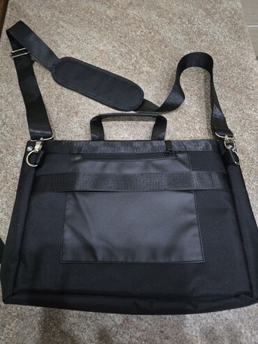 Чехлы и сумки для ноутбуков: Сумка-мессенджер Lockwood, для макбуков и ноутбуков, черная - Формат — 4