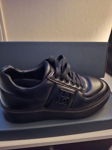 air force 1 special field: Badura ženske patike u crnoj boji, sa minimalističkim i elegantnim — 1