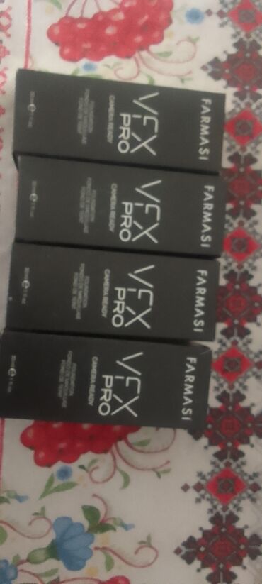 fendi torbe cene: Set od četiri Farmasi VFX Pro Camera Ready tečna pudera. Ovaj puder je
