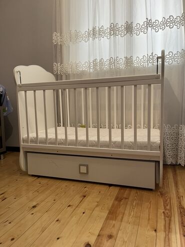 Otaq bitkiləri: Oğlan və qız üçün, Dördbucaq, Beşik, Dəst ilə, Matras ilə, Yellənmə mexanizmsiz